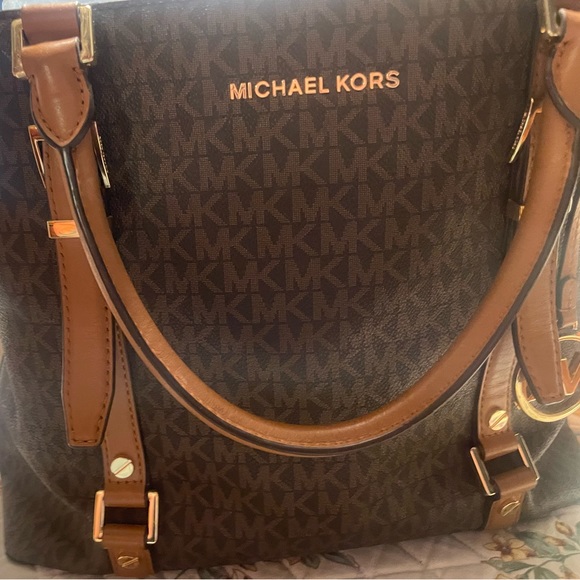 BRAND NEW!! Micheal Kors purse - Picture 2 of 12